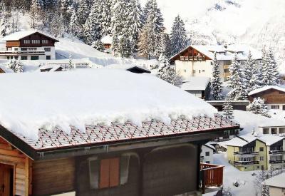 Roof Heat Trace using self regulating heat trace cable.